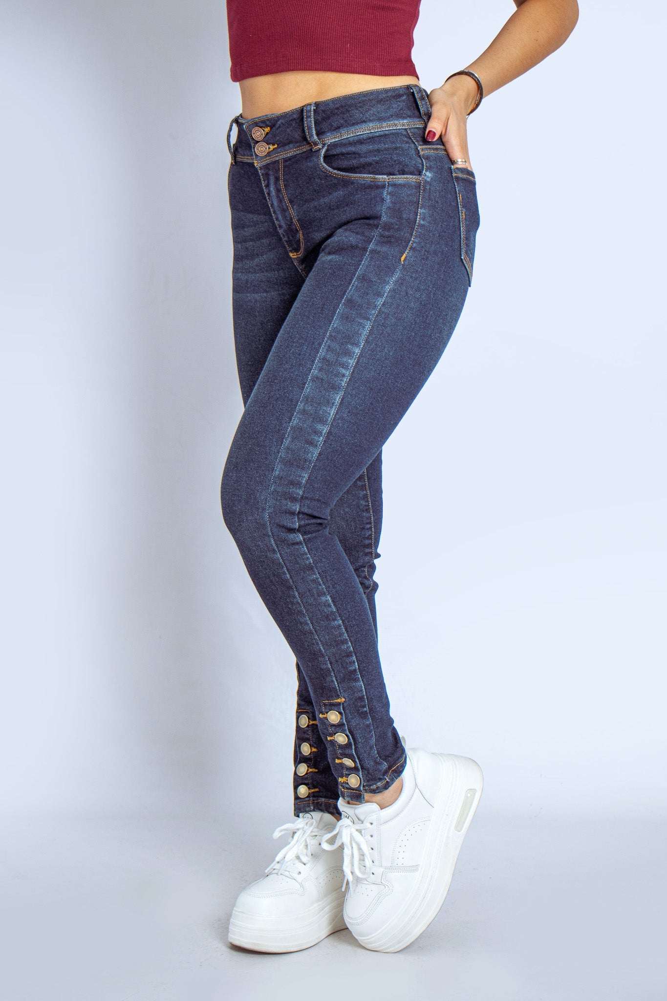Joy Staz Colombian Jeans Skinny Ajustado Tiro Alto Dos Botones Levanta Cola y Detalle Lateral Inferior 116019 Jeans Colombianos