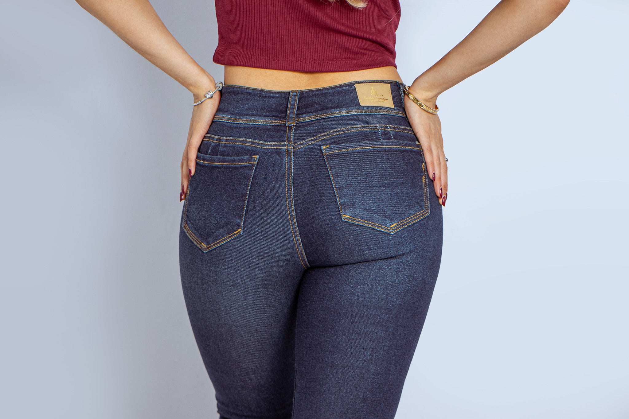 Joy Staz Colombian Jeans Skinny Ajustado Tiro Alto Dos Botones Levanta Cola y Detalle Lateral Inferior 116019 Jeans Colombianos