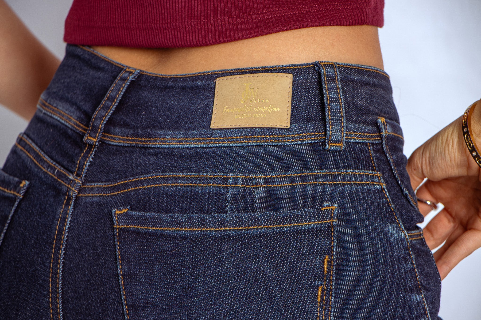 Joy Staz Colombian Jeans Skinny Ajustado Tiro Alto Dos Botones Levanta Cola y Detalle Lateral Inferior 116019 Jeans Colombianos
