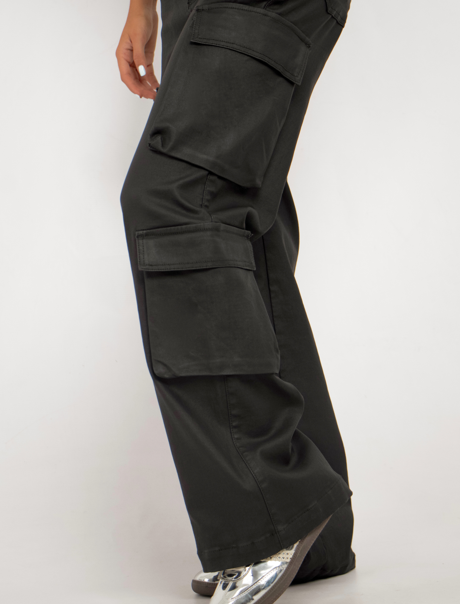 Joy Staz Colombian Jeans Cargo Negro Satinado efecto cuero Ref. 715069 Jeans Colombianos