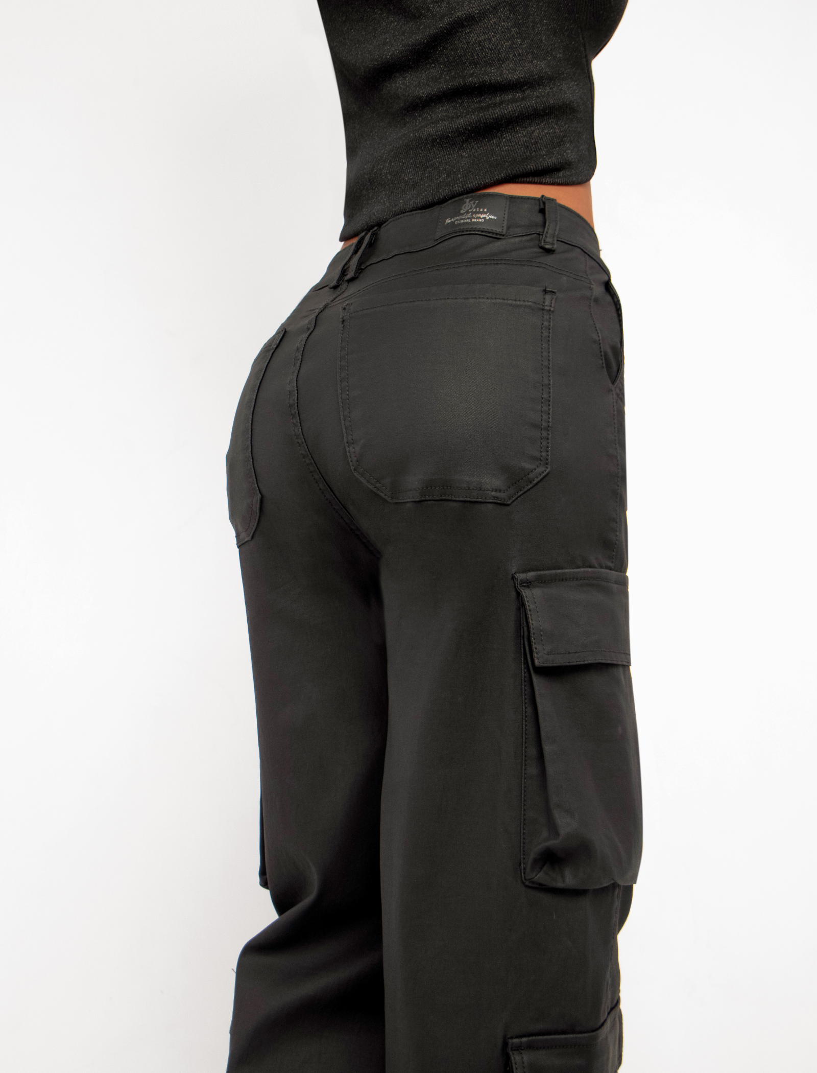 Joy Staz Colombian Jeans Cargo Negro Satinado efecto cuero Ref. 715069 Jeans Colombianos
