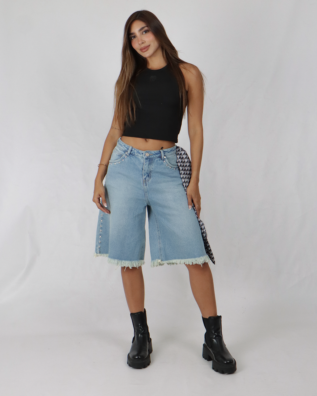 Joy Staz Colombian Jeans Bermuda Shorts with Frayed Hem REF. 715046