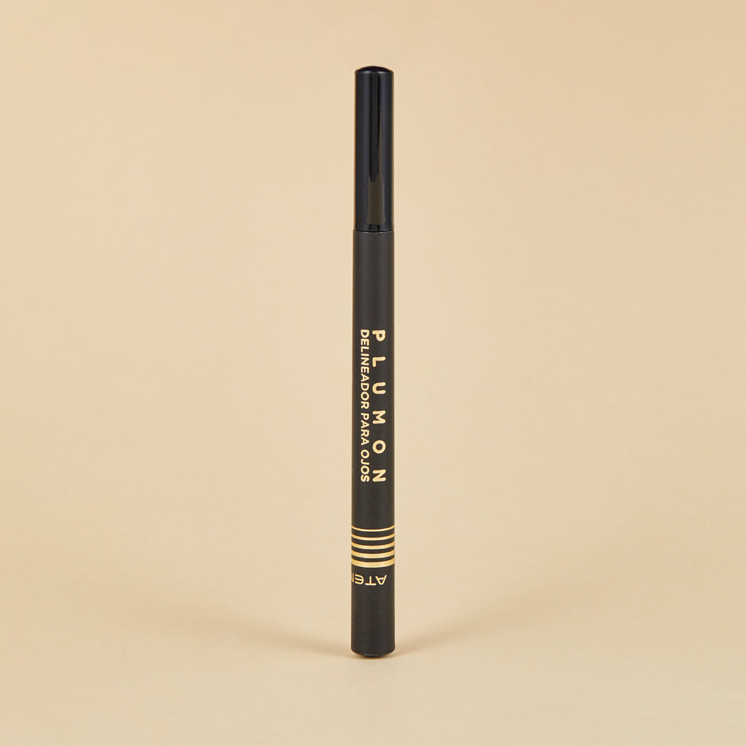 ATENEA DELINEADOR EN PLUMoN NEGRO 1ST SCENE