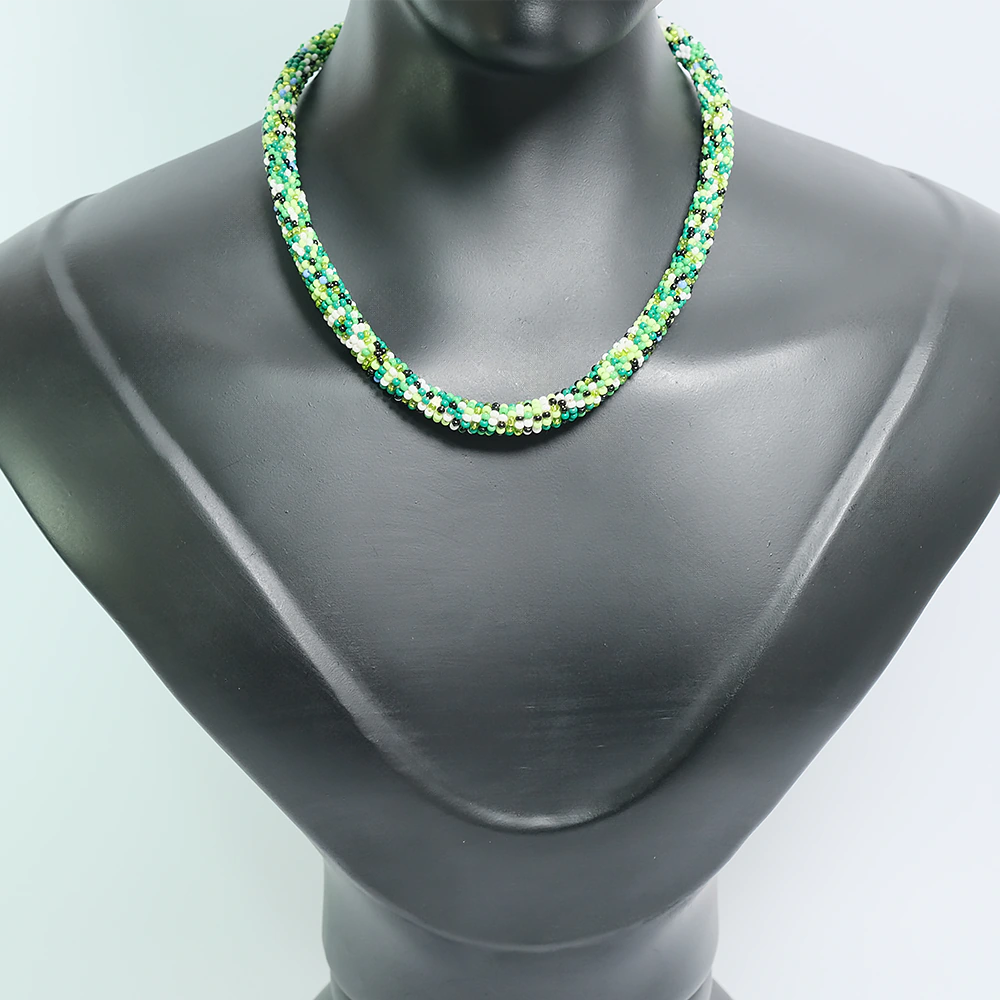 Amazonia Glow – Collar Artesanal Verde en Chaquiras B9-06
