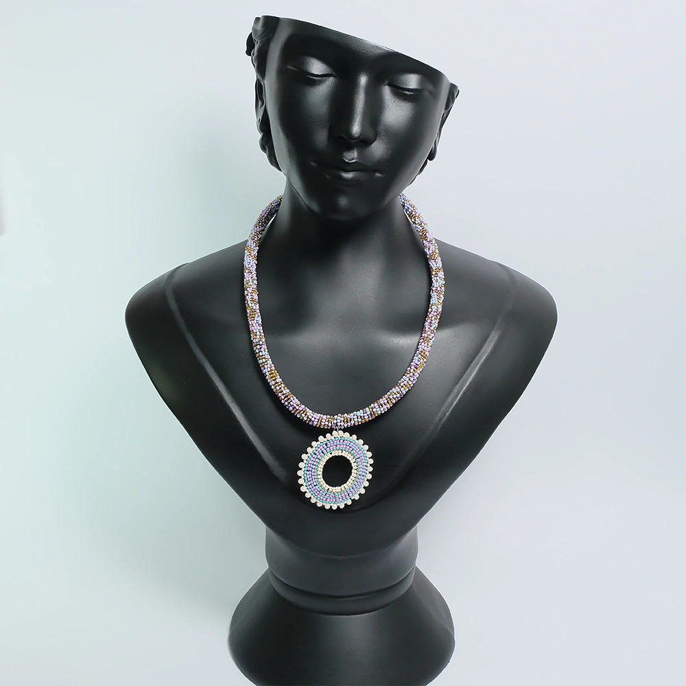 Celestia Aura – Collar Artesanal con Medallon Circular Tejido a Mano C1-01