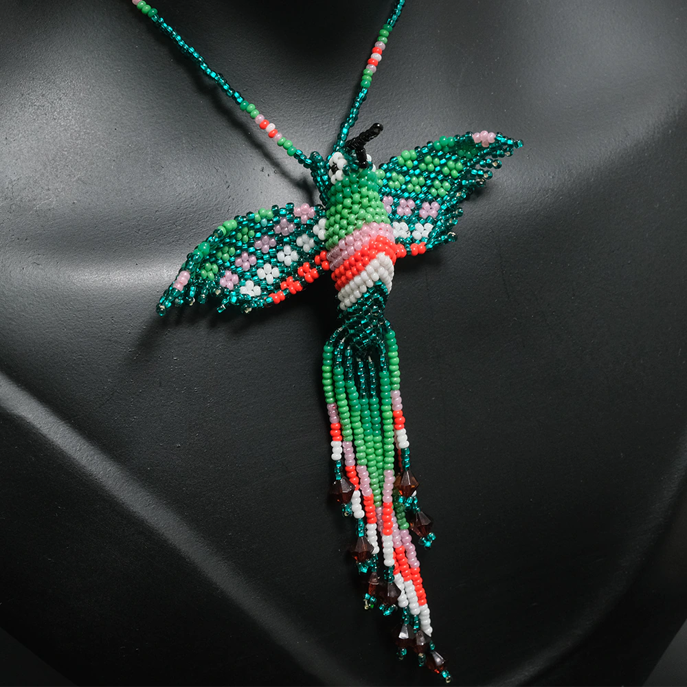 Juego Premium Colibri Esmeralda en Mostacilla Collar y Aretes Artesanales Hecho a Mano C2-02