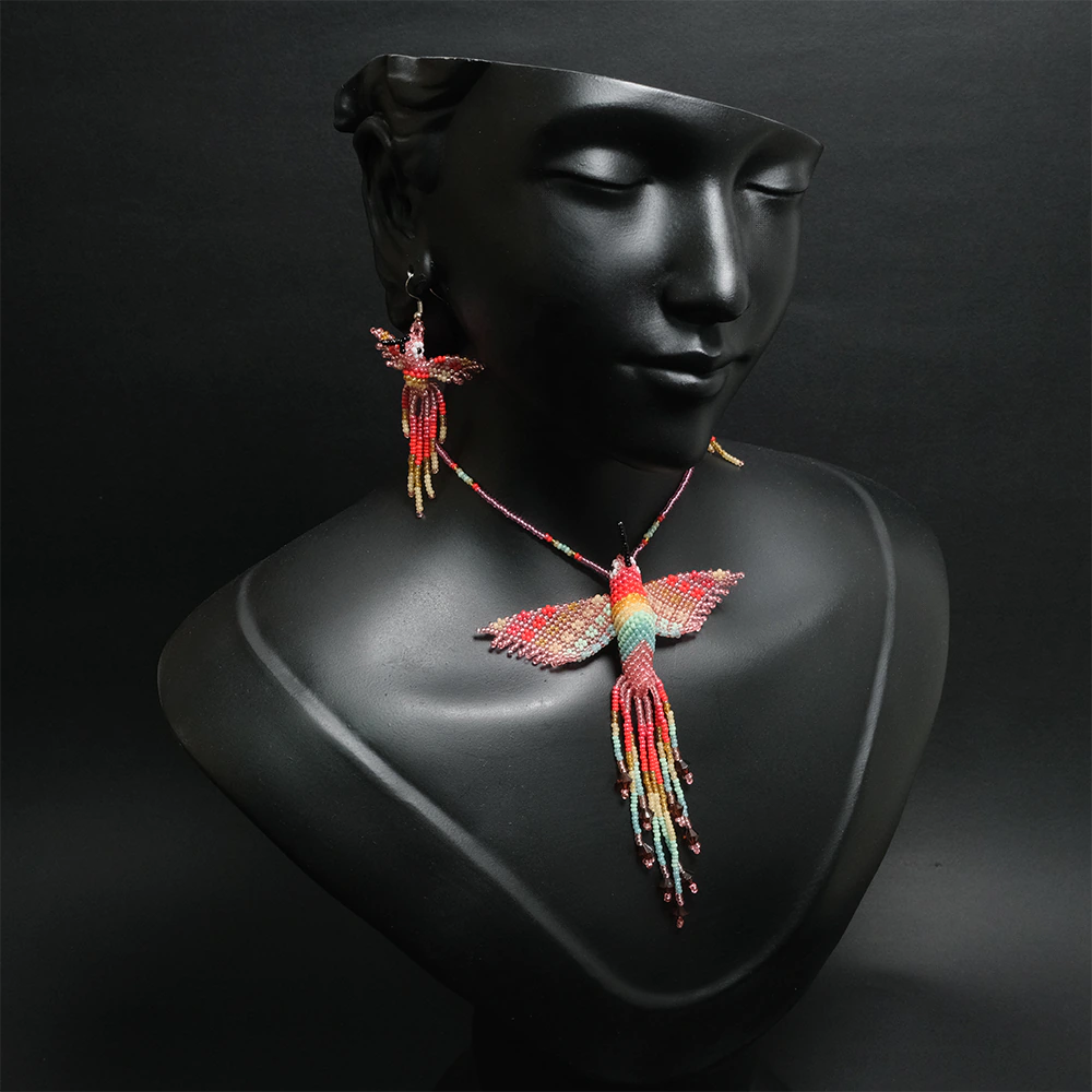Juego Premium Colibri Aurora Multicolor en Mostacilla Collar y Aretes Artesanales Hecho a Mano C2-03