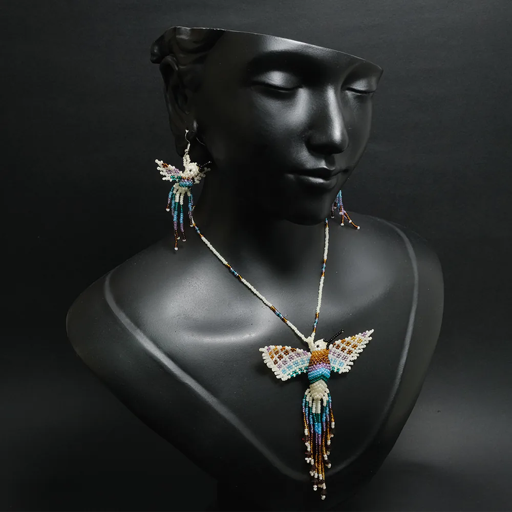 Juego Premium Colibri Perla Celestial Collar y Aretes Artesanales en Mostacilla Hecho a Mano C2-07