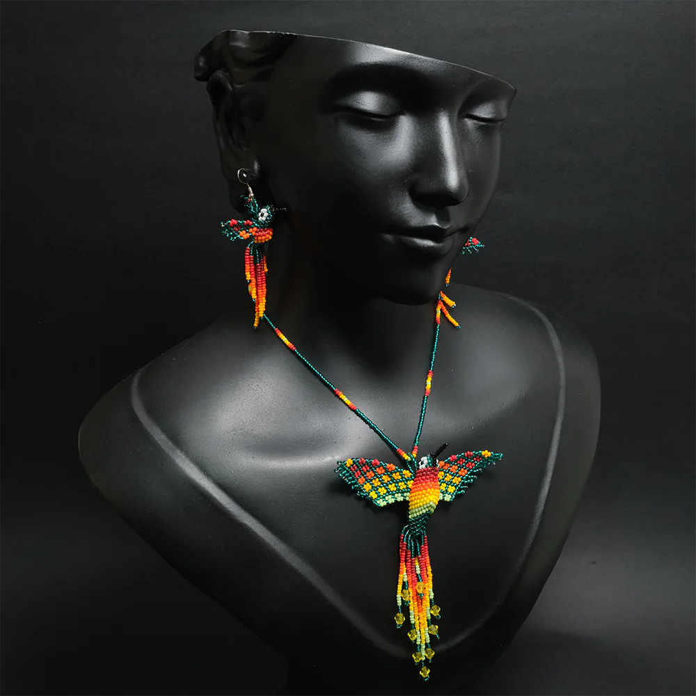 Juego Exclusivo Colibri Tropical Esmeralda Collar y Aretes Largos en Mostacilla Artesanal Hecho a Mano C2-08