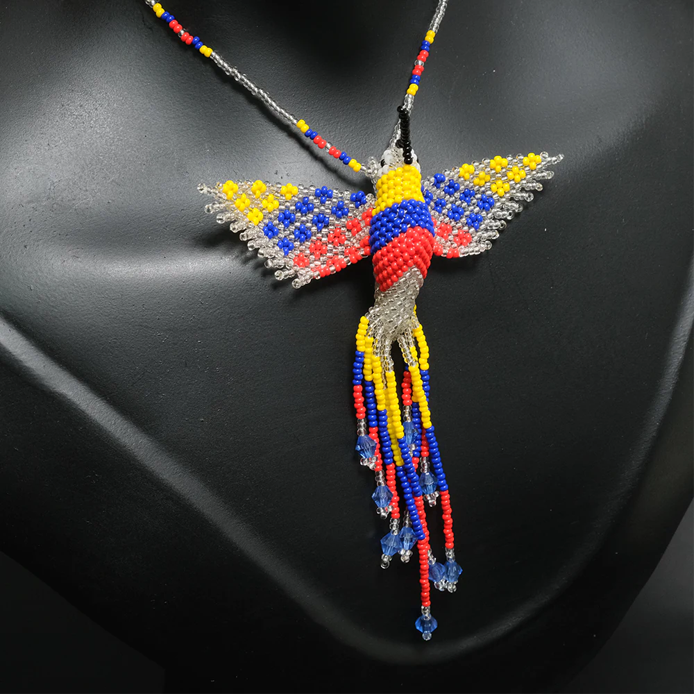 Juego Artesanal Colibri Tricolor Collar y Aretes en Mostacilla Hecho a Mano C2-11