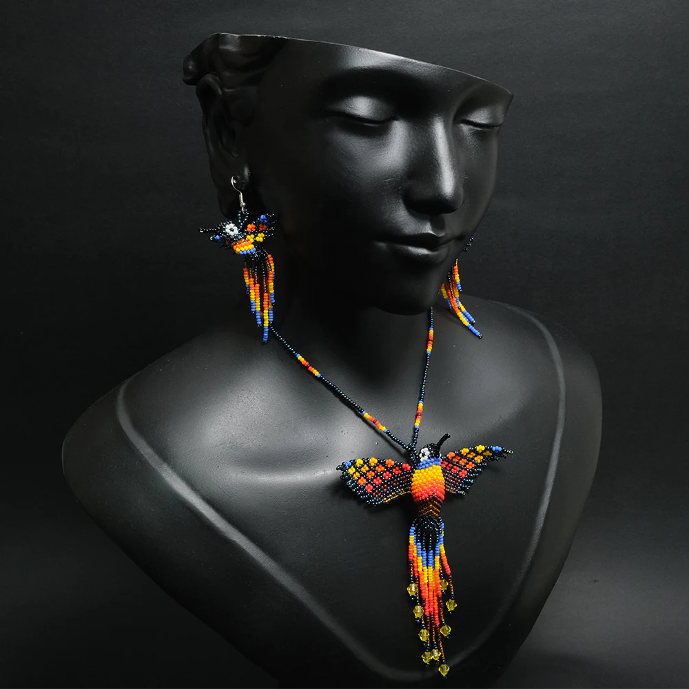Juego Artesanal Colibri Alas Oscuras Collar y Aretes en Mostacilla C2-12