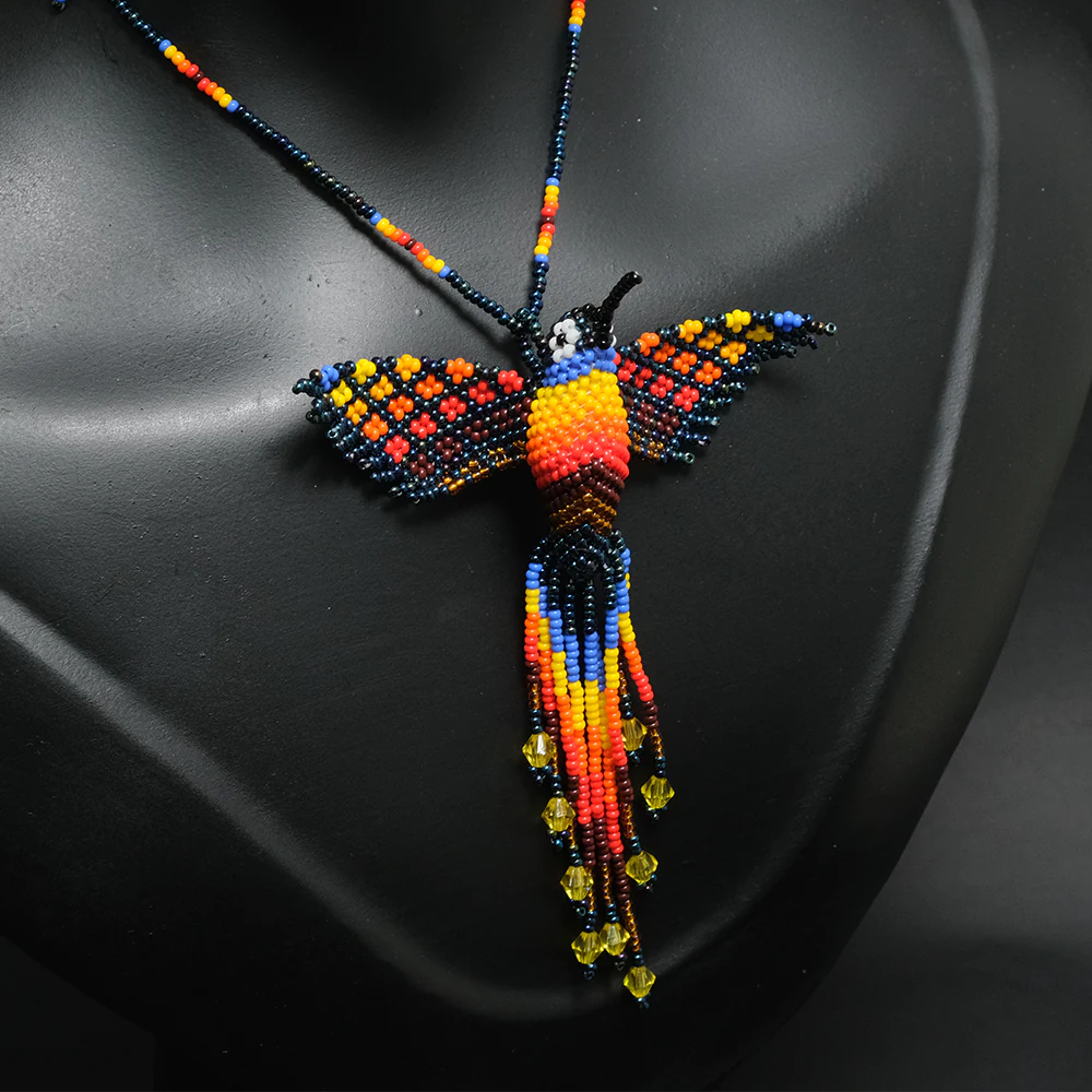 Juego Artesanal Colibri Alas Oscuras Collar y Aretes en Mostacilla C2-12