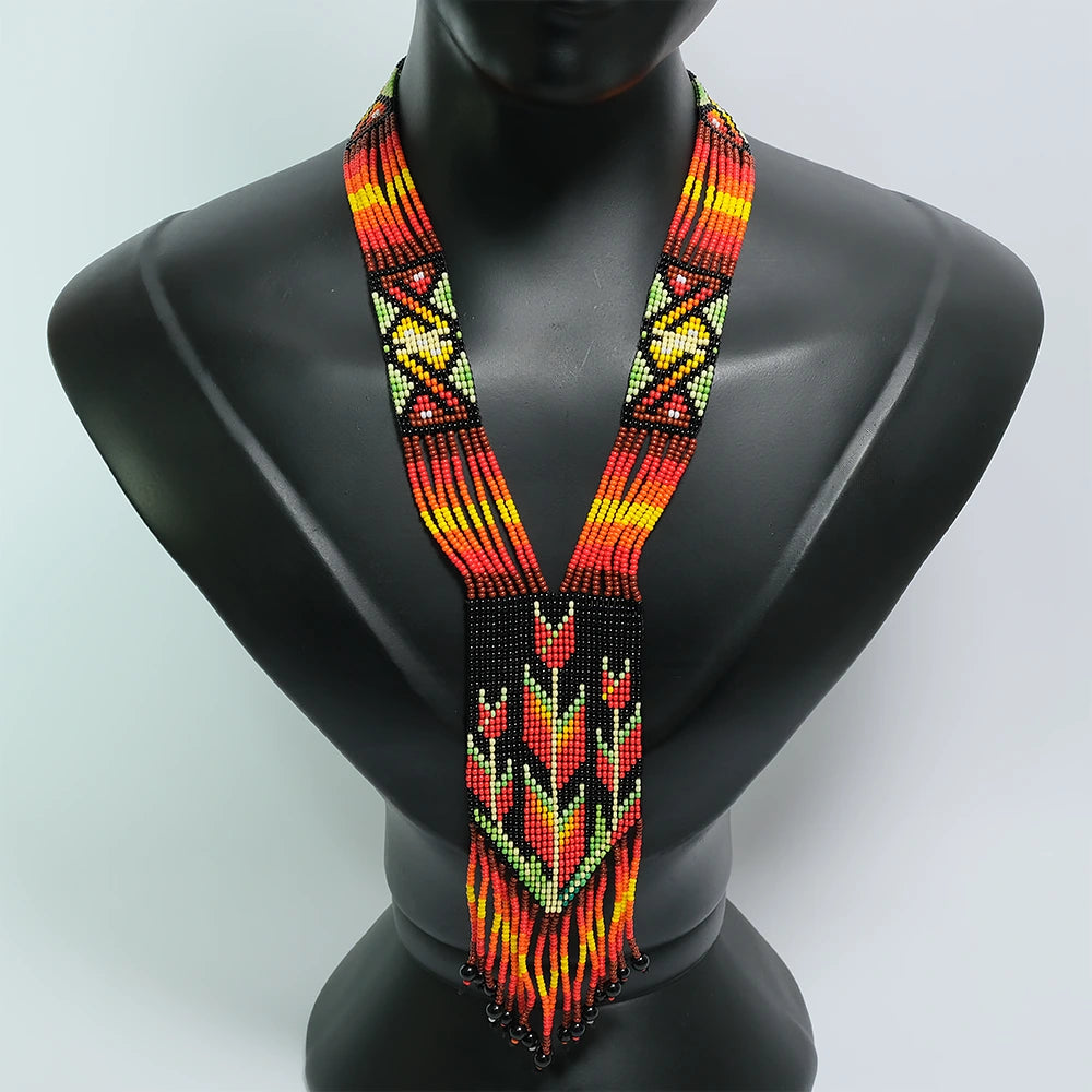 Ember Heritage – Pechera Artesanal Masculina Tribal Tejida en Mostacilla
