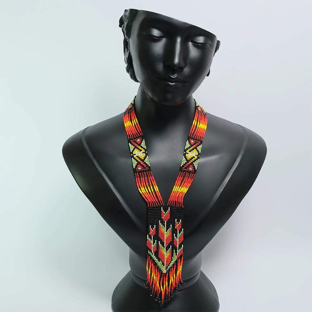 Ember Heritage – Pechera Artesanal Masculina Tribal Tejida en Mostacilla