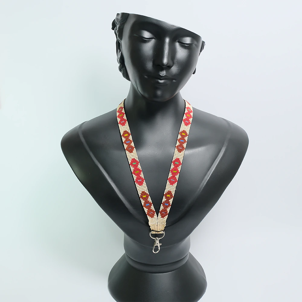 Ivory Ember Heritage Lanyard – Tira Carnet Artesanal Tejida en Mostacilla Marfil y Rojo Estilo Etnico para Credencial y Llaves C6-16