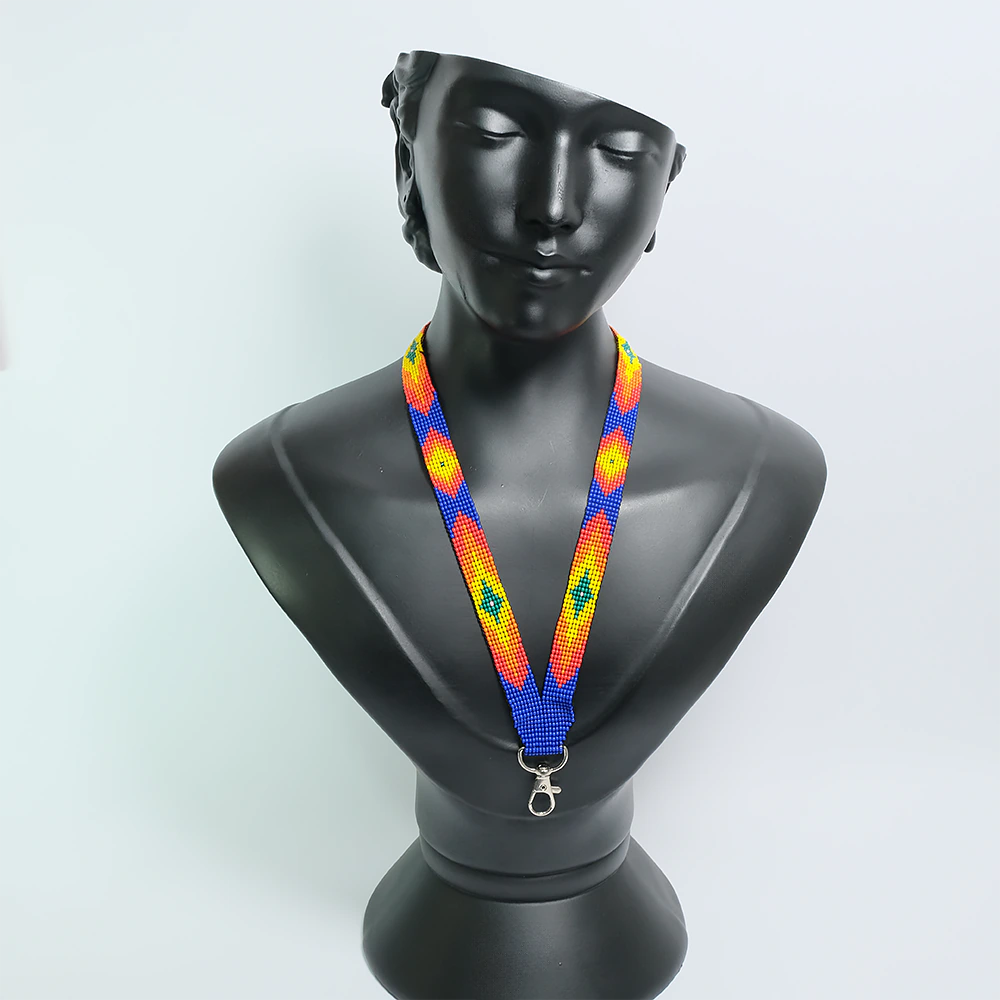 Solar Spectrum Luxe Lanyard – Tira Carnet Artesanal Azul con Diseno Geometrico Multicolor Tejida en Mostacilla para Credencial y Llaves C6-18
