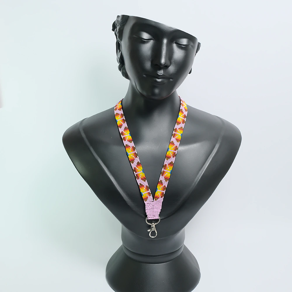 Sunset Mosaic Luxe Lanyard – Tira Carnet Artesanal Rosa con Diseno Geometrico Multicolor en Mostacilla para Credencial y Llaves C6-19