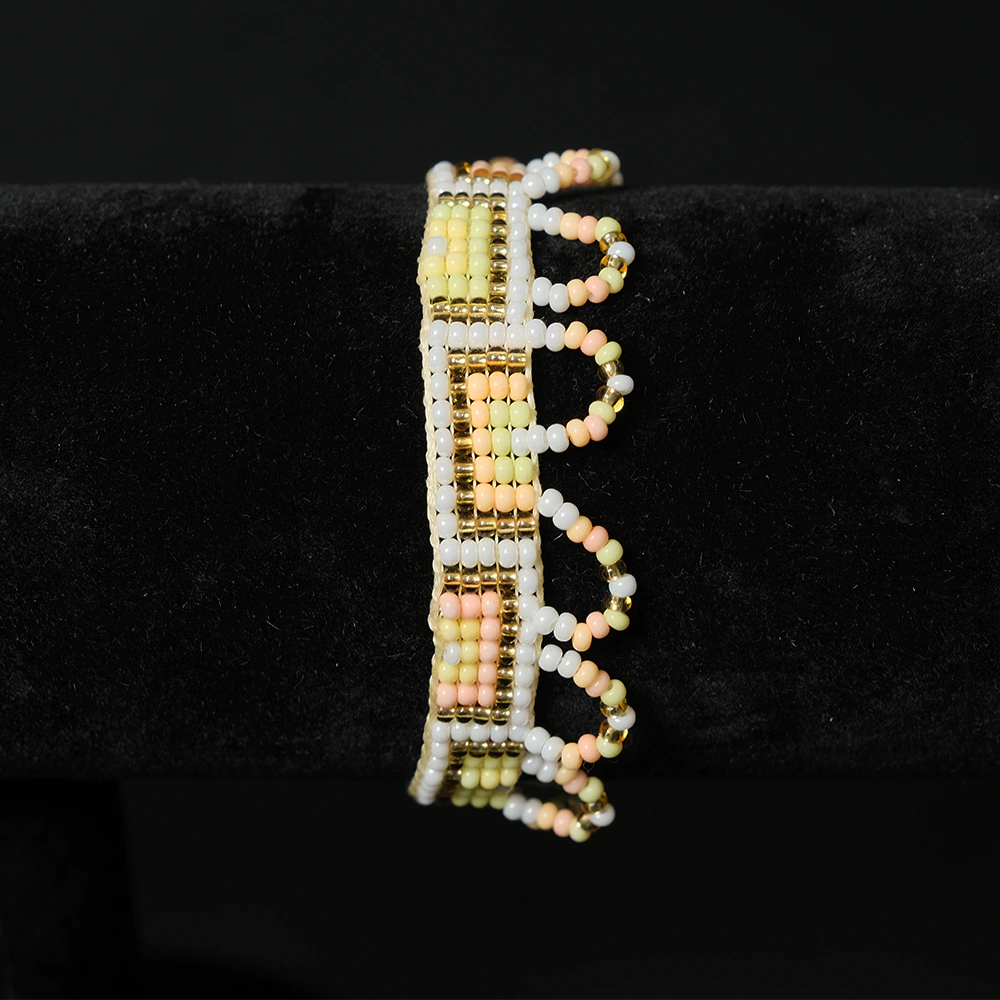 Pulsera Artesanal en Mostacilla Tonos Pastel y Dorado C7-05