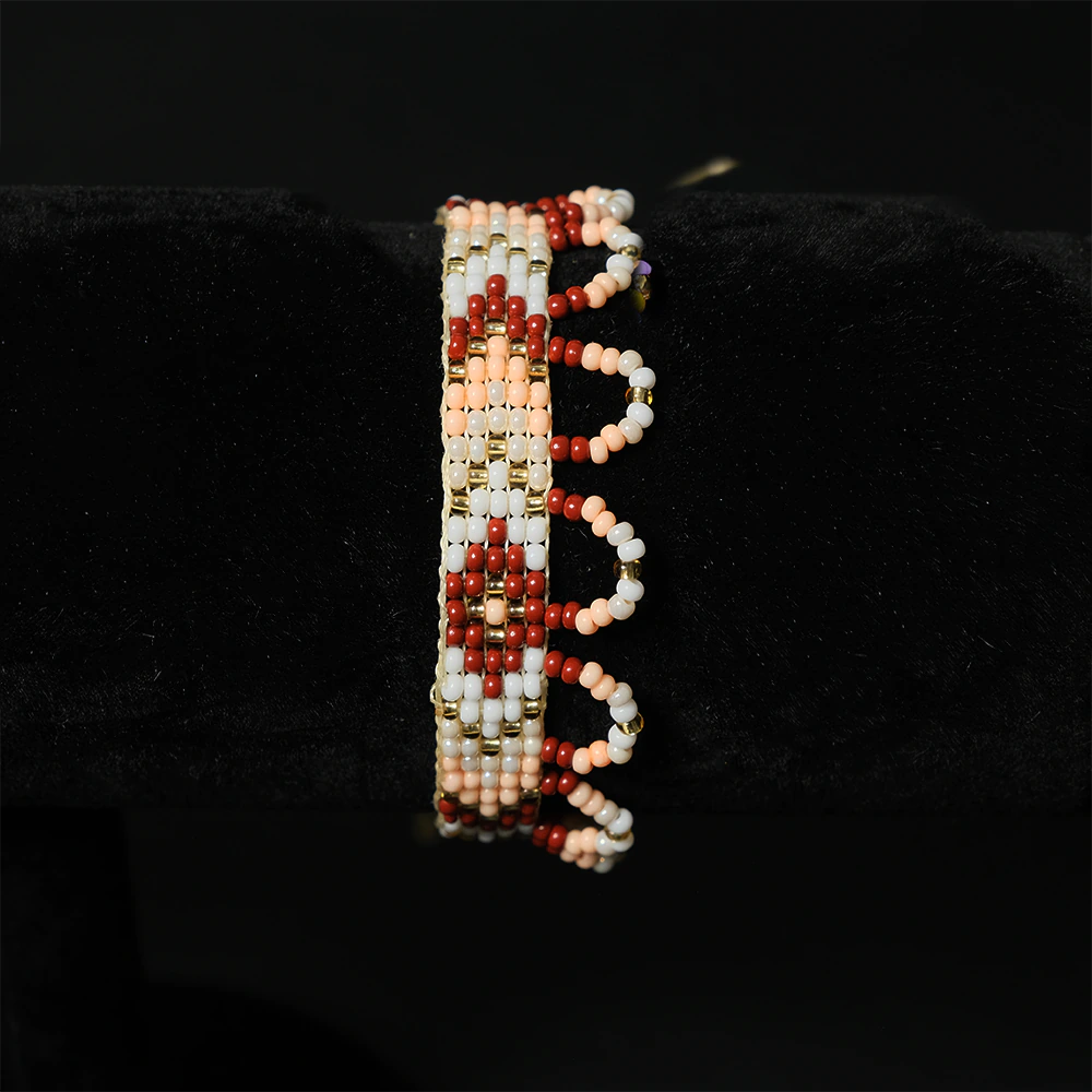 Pulsera artesanal de mostacillas Marfil Rubor rojo crema dorado boho elegante ajustable hecha a mano C7-11