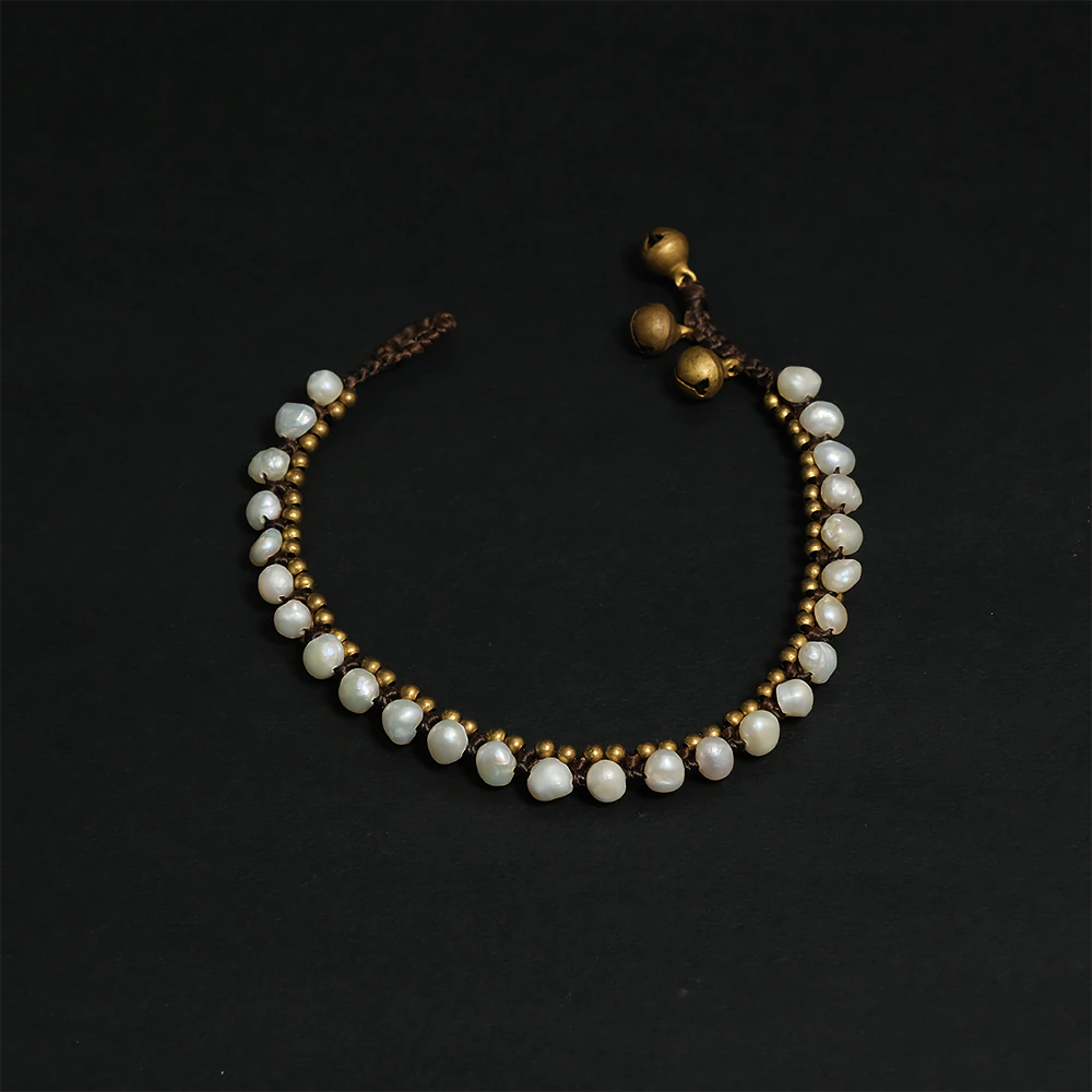 Ivory Glow Stone Bracelet – Tobillera Blanca de Piedra Natural Ajustable con Detalles Dorados Estilo Boho C8-11