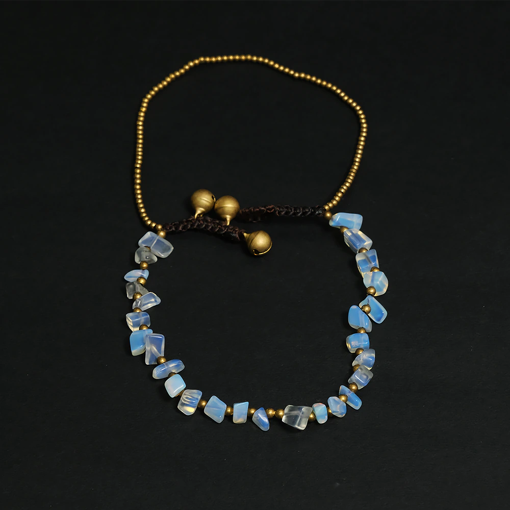Moonlight Glow Anklet – Tobillera de Piedra Natural Opalina con Detalles Dorados Ajustable C8-21