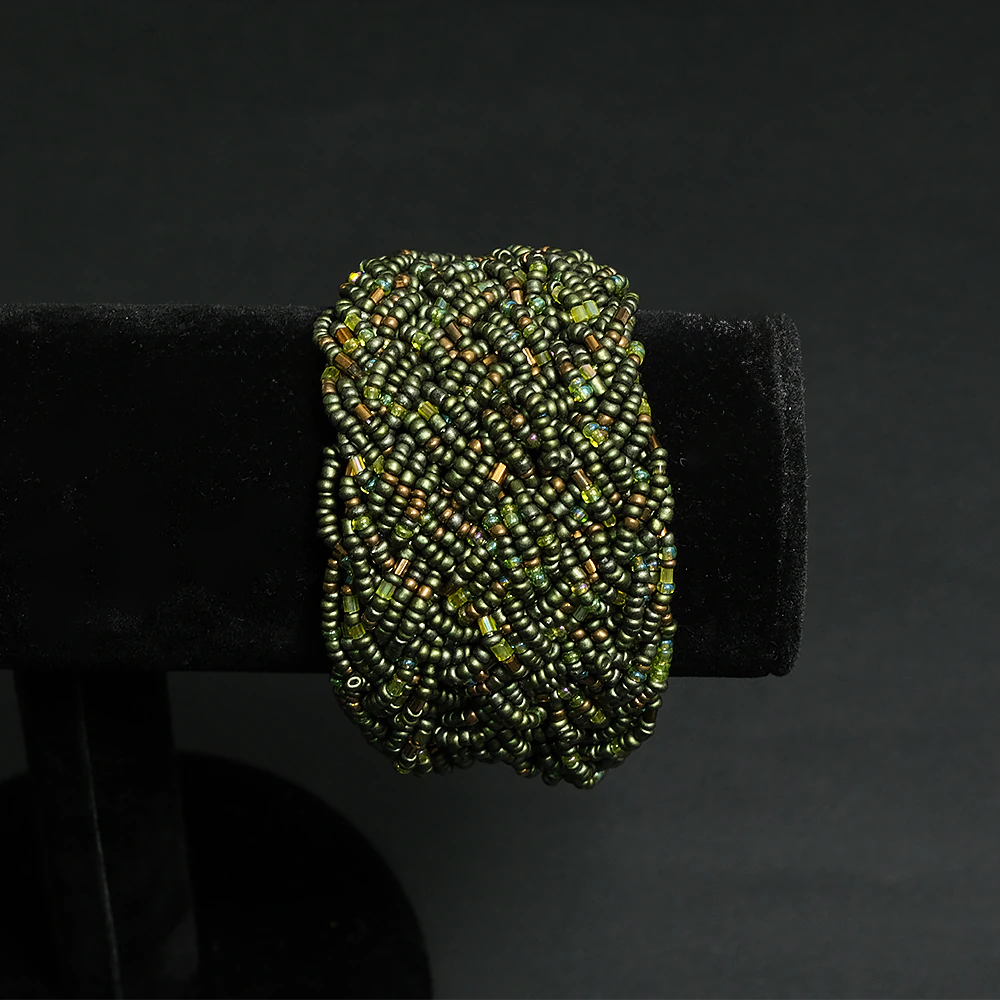 Pulsera Premium Emerald Luxe | Brazalete Artesanal Verde Oliva en Chaquiras D1-02