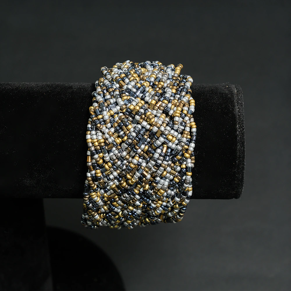 Pulsera Premium Silver Gold Fusion | Brazalete Artesanal en Chaquiras Metalicas D1-06