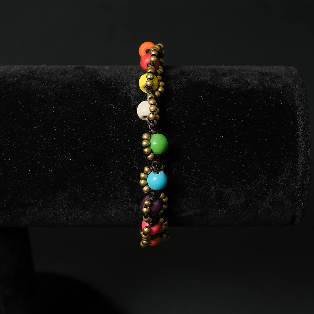 Pulsera Artesanal Multicolor con Detalles Dorados D4-02