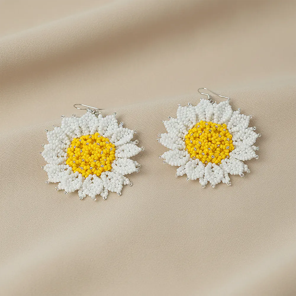 Aretes Premium White Daisy Bloom en Mostacilla Artesanal Elegante D9-03