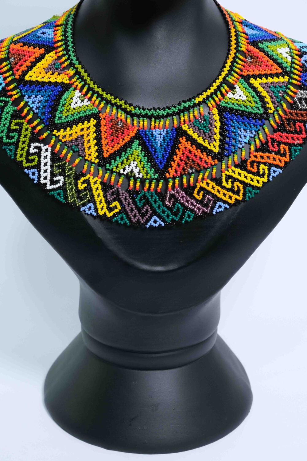 Collar etnico Artesanal de Chaquiras Multicolor Estilo Tribal | Gargantilla Statement Geométrica Hecha a Mano A1-01