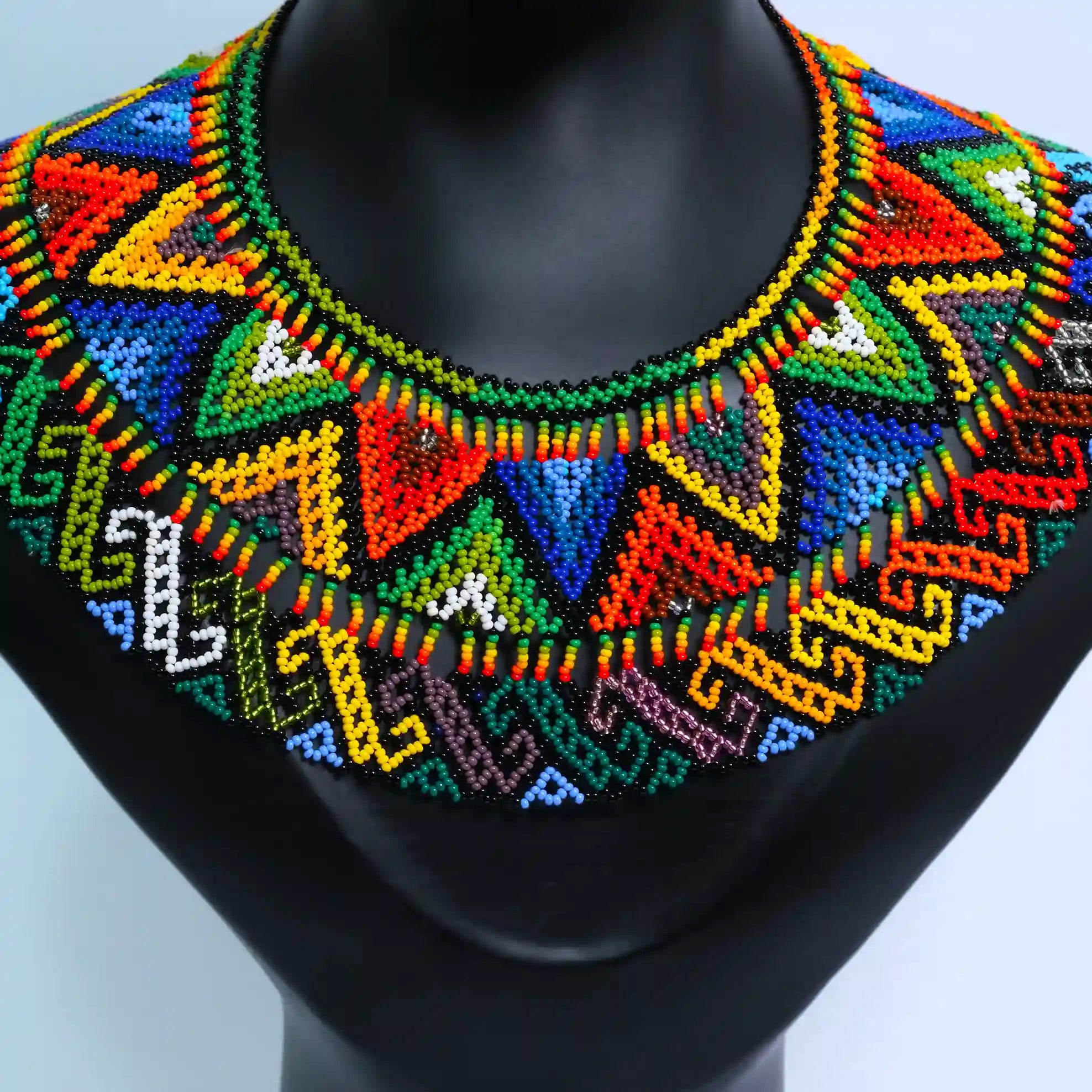 Collar etnico Artesanal de Chaquiras Multicolor Estilo Tribal | Gargantilla Statement Geométrica Hecha a Mano A1-01