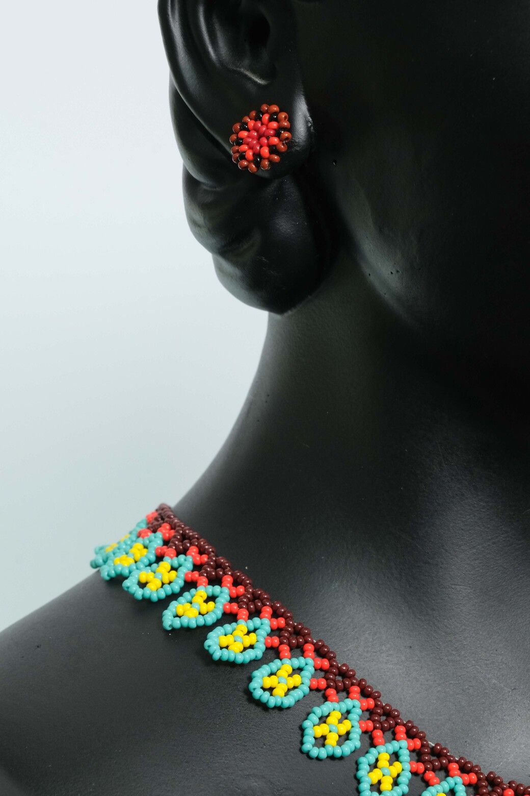 Laguna Coral Collar etnico artesanal en chaquiras turquesa y rojo diseno floral tipo gargantilla handmade statement A6-04