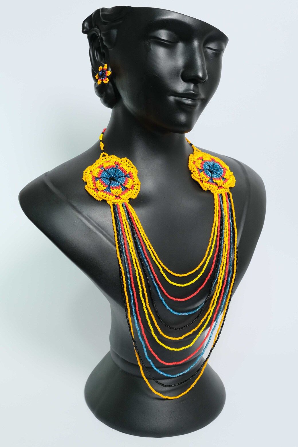 Solar Symphony Collar Statement Multicapa en Mostacilla – Tejido Artesanal con Cuentas de Colores, Caídas en Cascada, Joyería Boho Premium A7-03