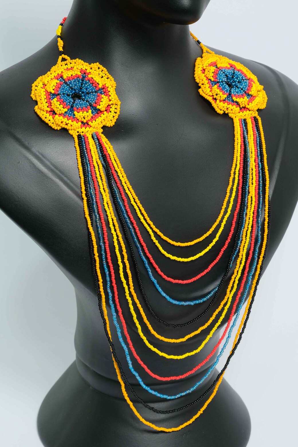 Solar Symphony Collar Statement Multicapa en Mostacilla – Tejido Artesanal con Cuentas de Colores, Caídas en Cascada, Joyería Boho Premium A7-03