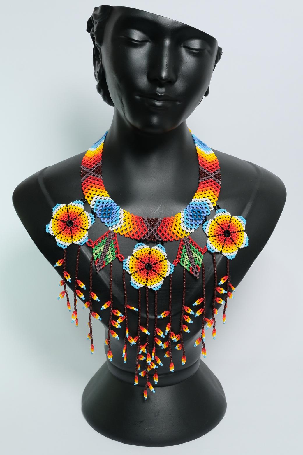 Jardin de Fuego Collar etnico artesanal en chaquiras con flores 3D y flecos multicolor handmade statement A3-01