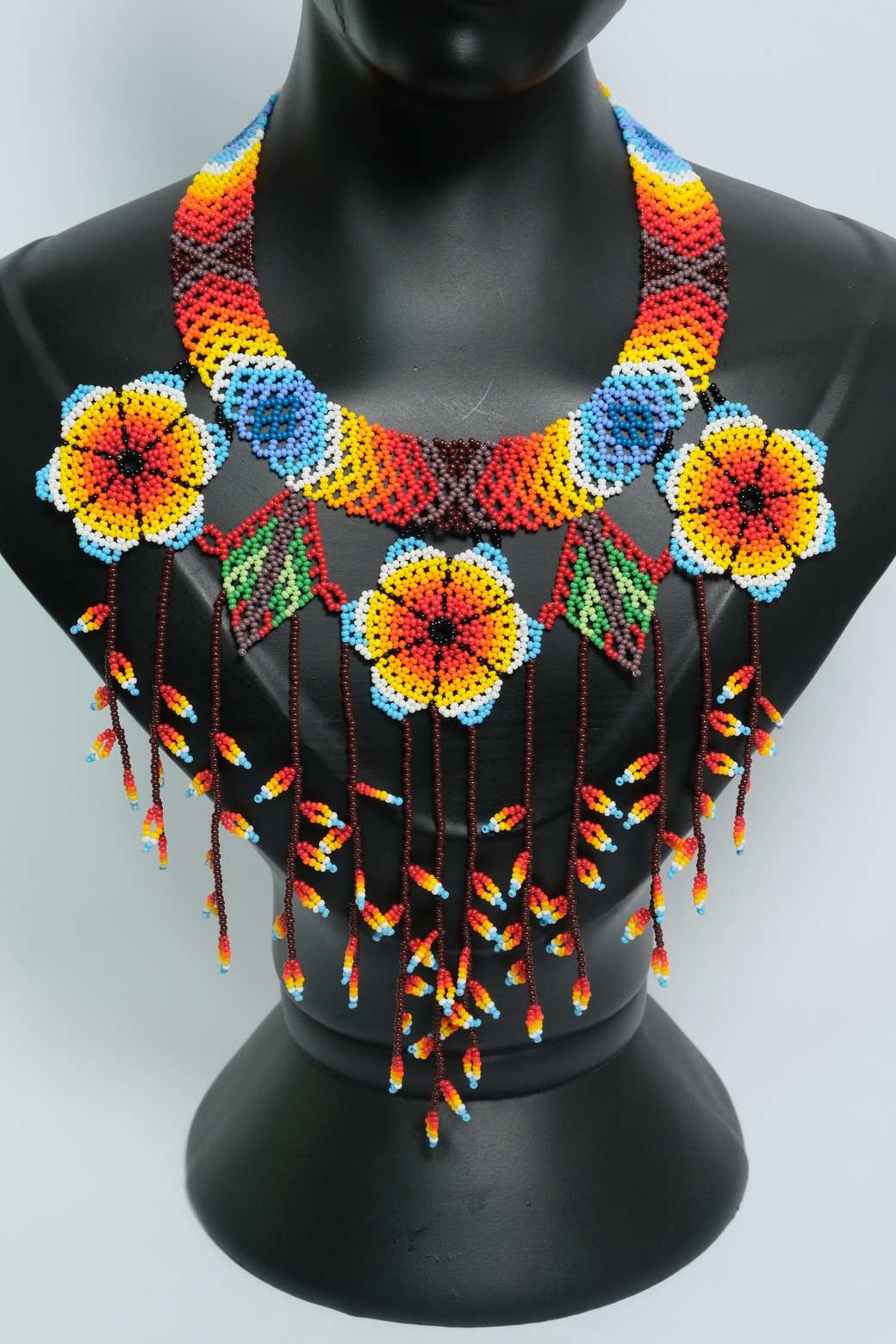 Jardin de Fuego Collar etnico artesanal en chaquiras con flores 3D y flecos multicolor handmade statement A3-01