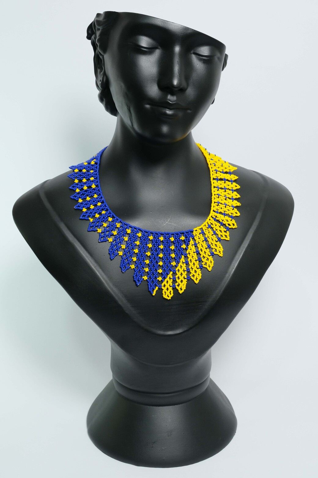 Azure Gold Eclipse Collar Statement en Mostacilla – Gargantilla Artesanal Azul y Amarilla, Joyería Hecha a Mano Premium A8-01