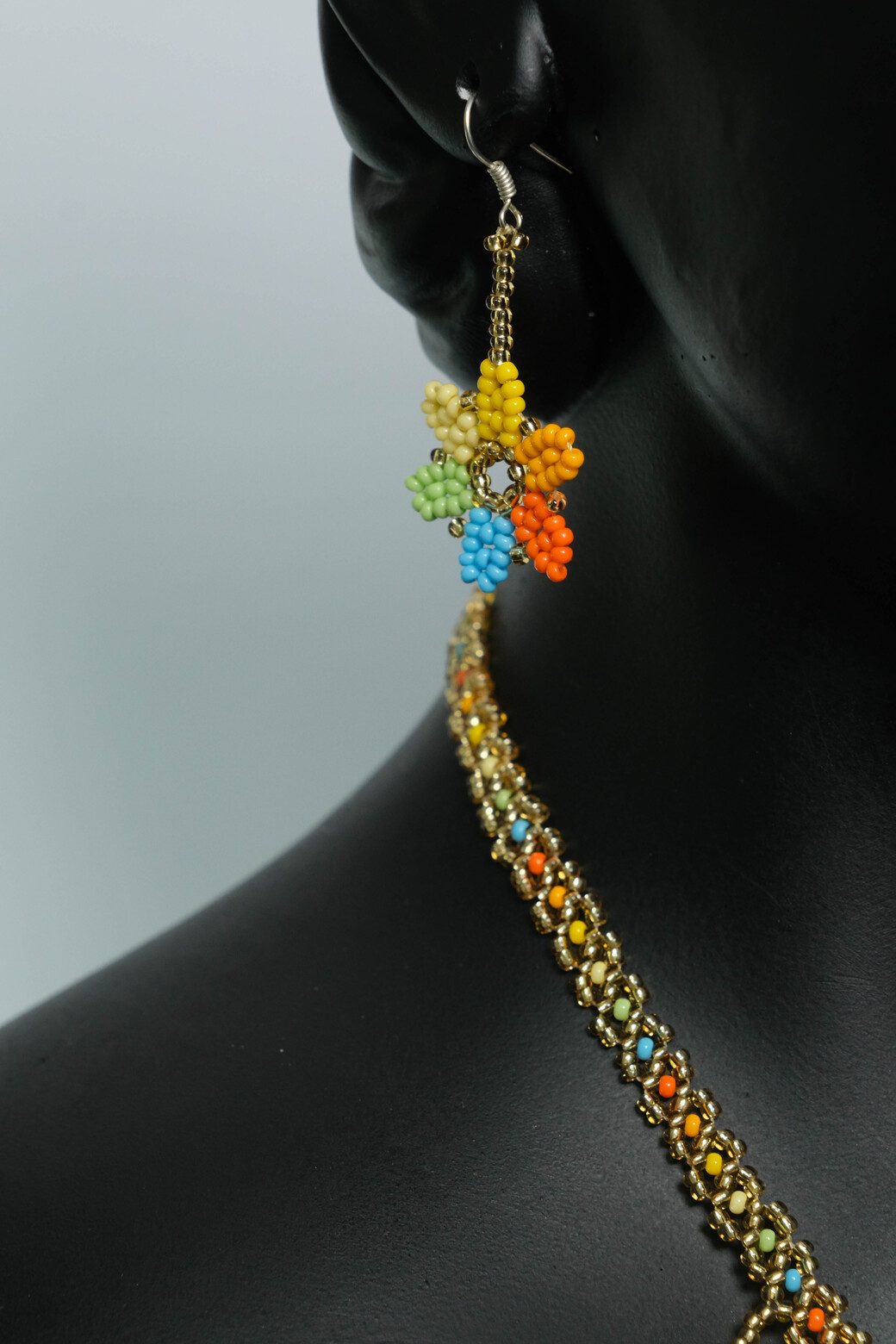 Cascada Floral Collar etnico artesanal en chaquiras con flores colgantes multicolor handmade statement A4-03