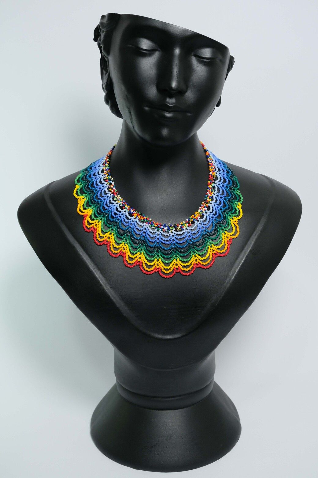Rainbow Aura Luxe Collar Statement en Mostacilla – Gargantilla Artesanal Multicolor, Joyería Hecha a Mano Premium A9-01