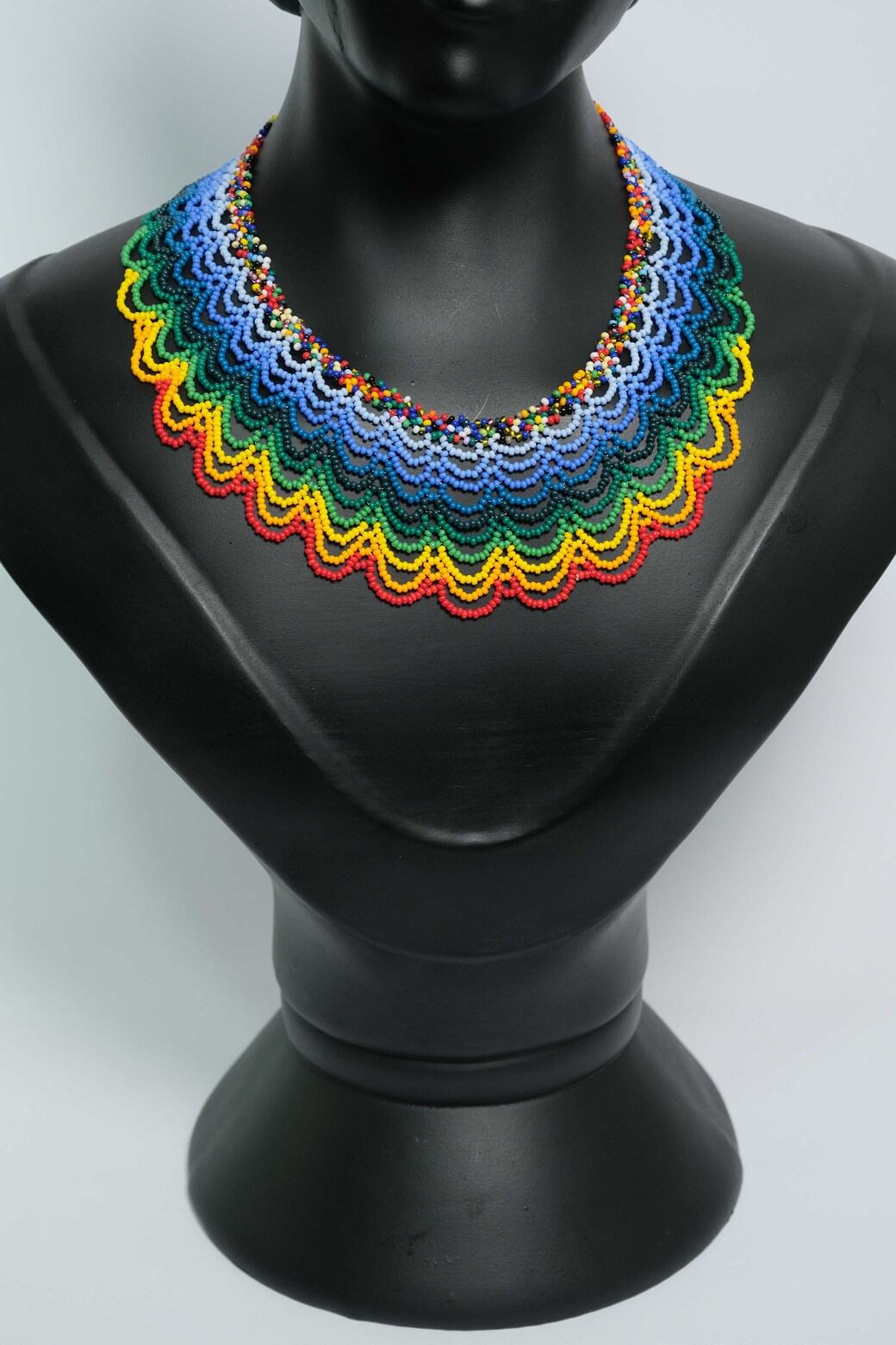 Rainbow Aura Luxe Collar Statement en Mostacilla – Gargantilla Artesanal Multicolor, Joyería Hecha a Mano Premium A9-01