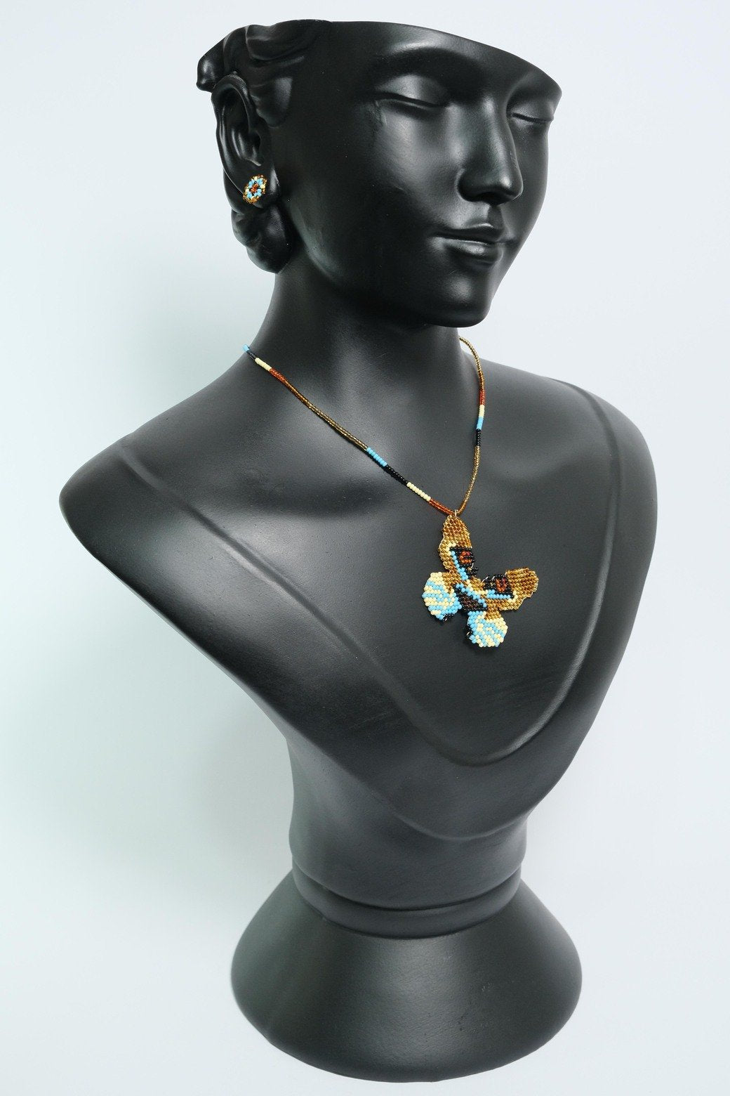 Sky Monarch Luxe Collar Mariposa en Mostacilla – Dije Artesanal Tejido a Mano, Joyería Boho Minimalista Premium B2-01