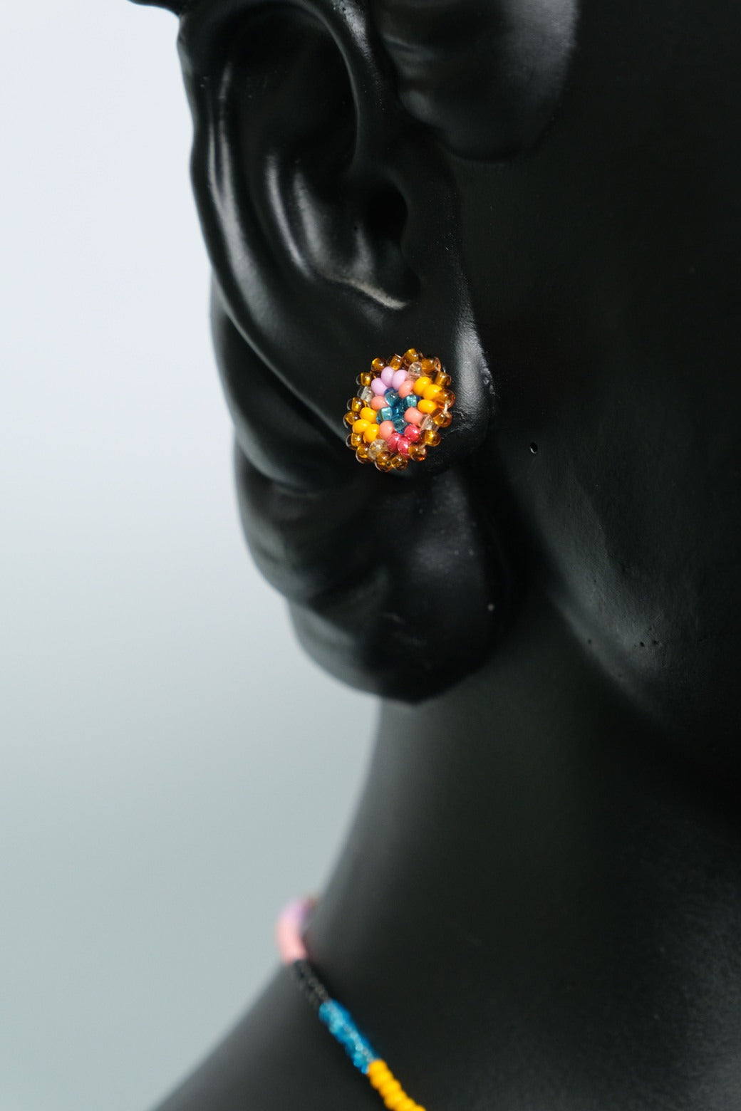 Golden Blush Monarch™ Collar Mariposa en Mostacilla – Dije Artesanal Dorado y Rosado, Joyeria Boho Minimalista Premium B2-03