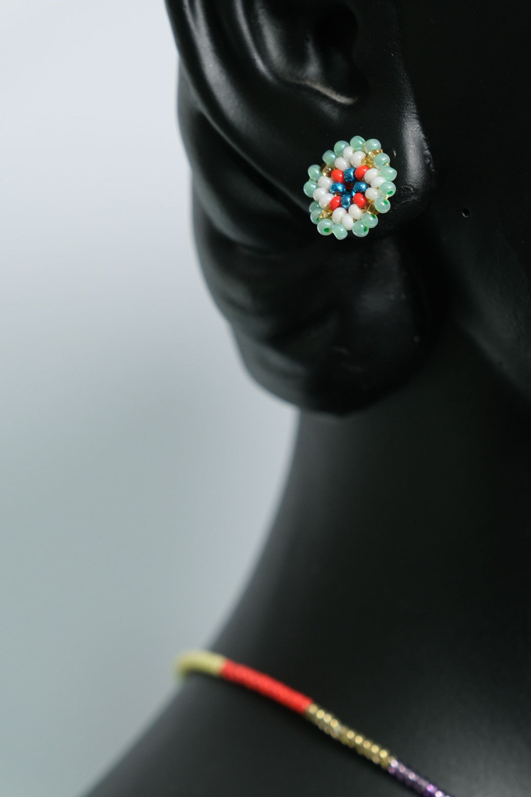 Opal Prism Monarch Collar Mariposa en Mostacilla – Dije Artesanal Multicolor Pastel, Joyeria Boho Minimalista PremiumB2-05