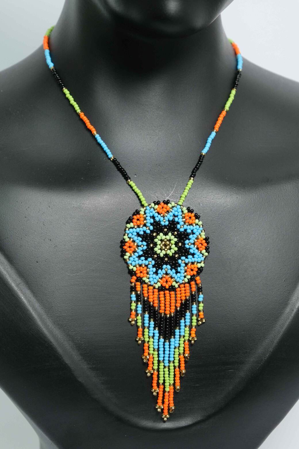 Jade Flame Mandala Juego de  Collar Artesanal en Mostacilla Turquesa, Naranja y Verde – Medallón Hecho a Mano, Joyería Boho Premium B5-08