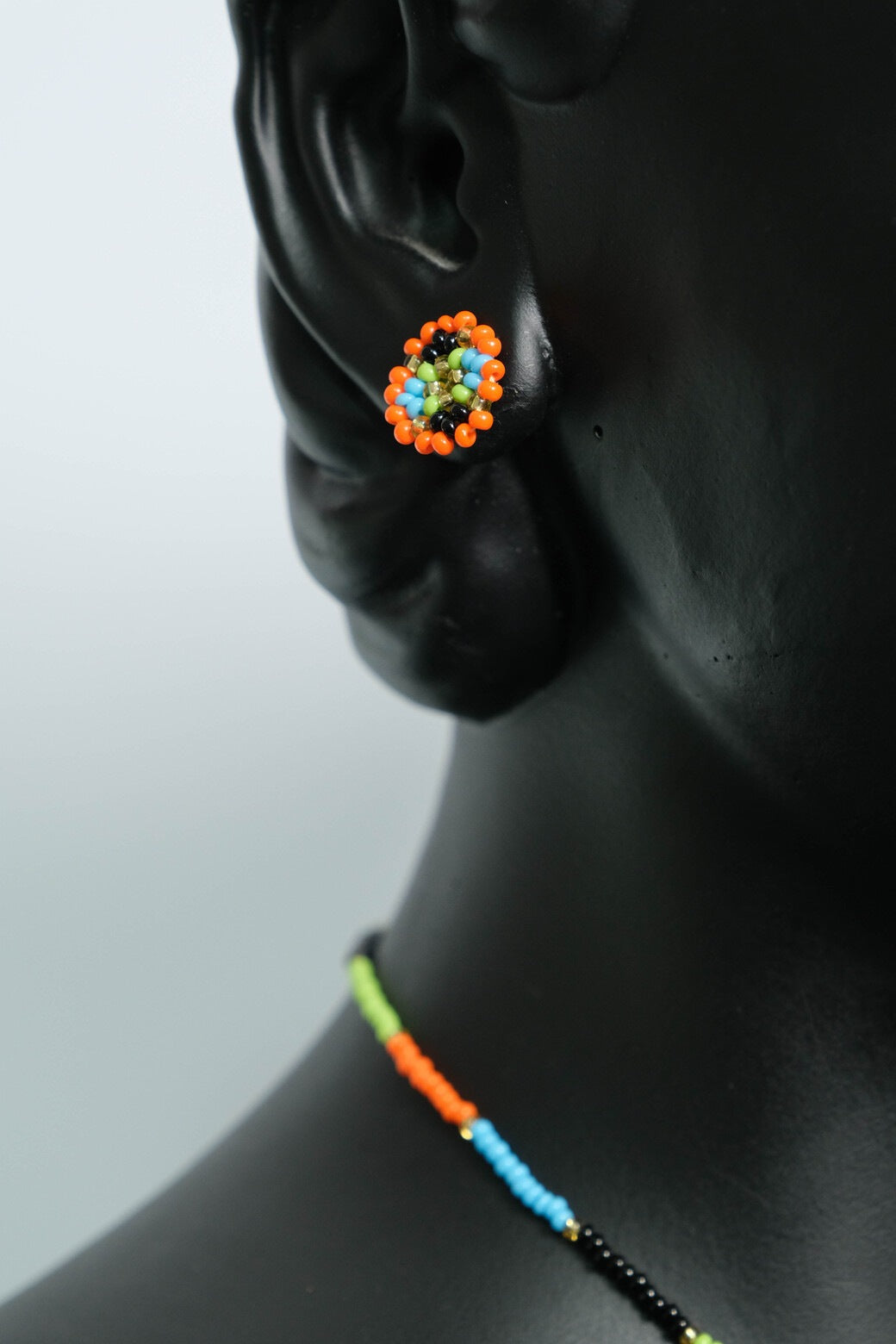 Jade Flame Mandala Juego de  Collar Artesanal en Mostacilla Turquesa, Naranja y Verde – Medallón Hecho a Mano, Joyería Boho Premium B5-08