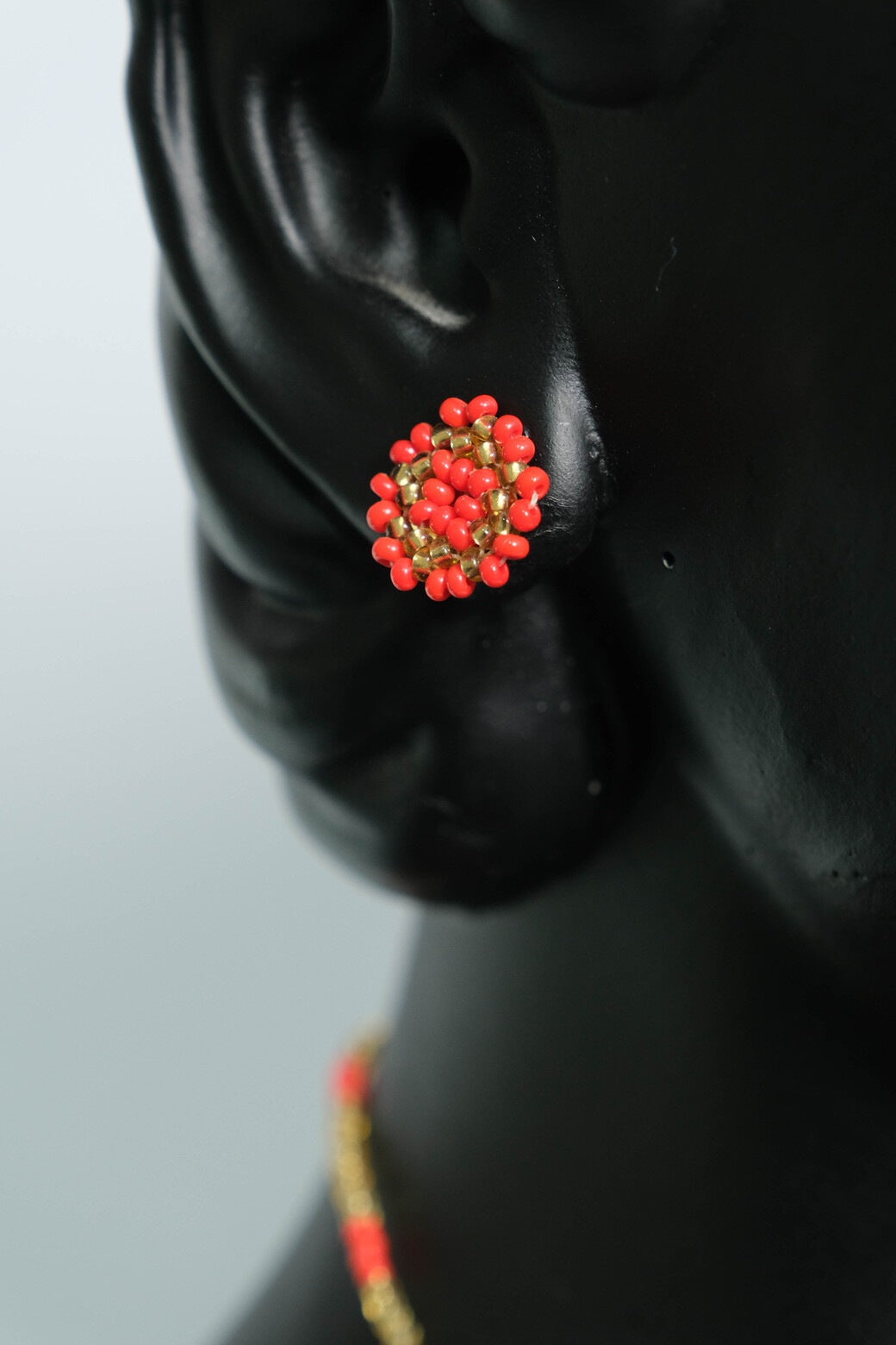 Crimson Gold Mandala Collar Artesanal Rojo y Dorado – Juego de Collar Medallón de Mostacilla Hecho a Mano, Joyería Boho de Lujo B5-10