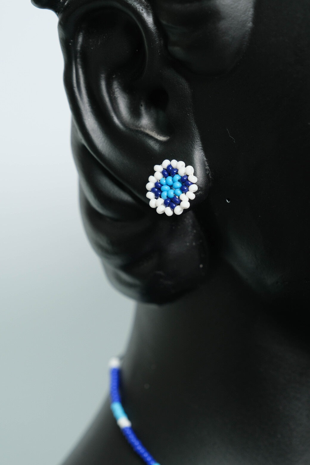 Blue Aurora Mandala Luxe Collar de Mostacillas con Medallon – Dije Artesanal Azul y Blanco, JoyerIa Boho Premium Hecha a ManoB5-01