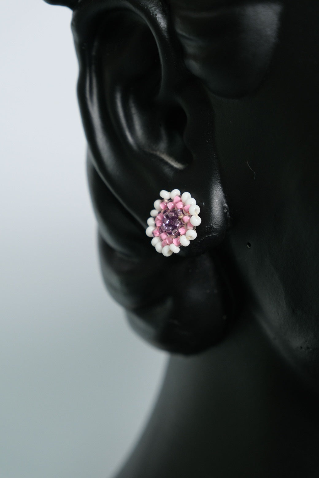 Lavender Bloom Mandala Luxe™ Collar con Medallion y Flecos en Mostacilla – Dije Artesanal Rosa, Lila, Negro y Dorado, Joyeria Boho PremiumB5-03