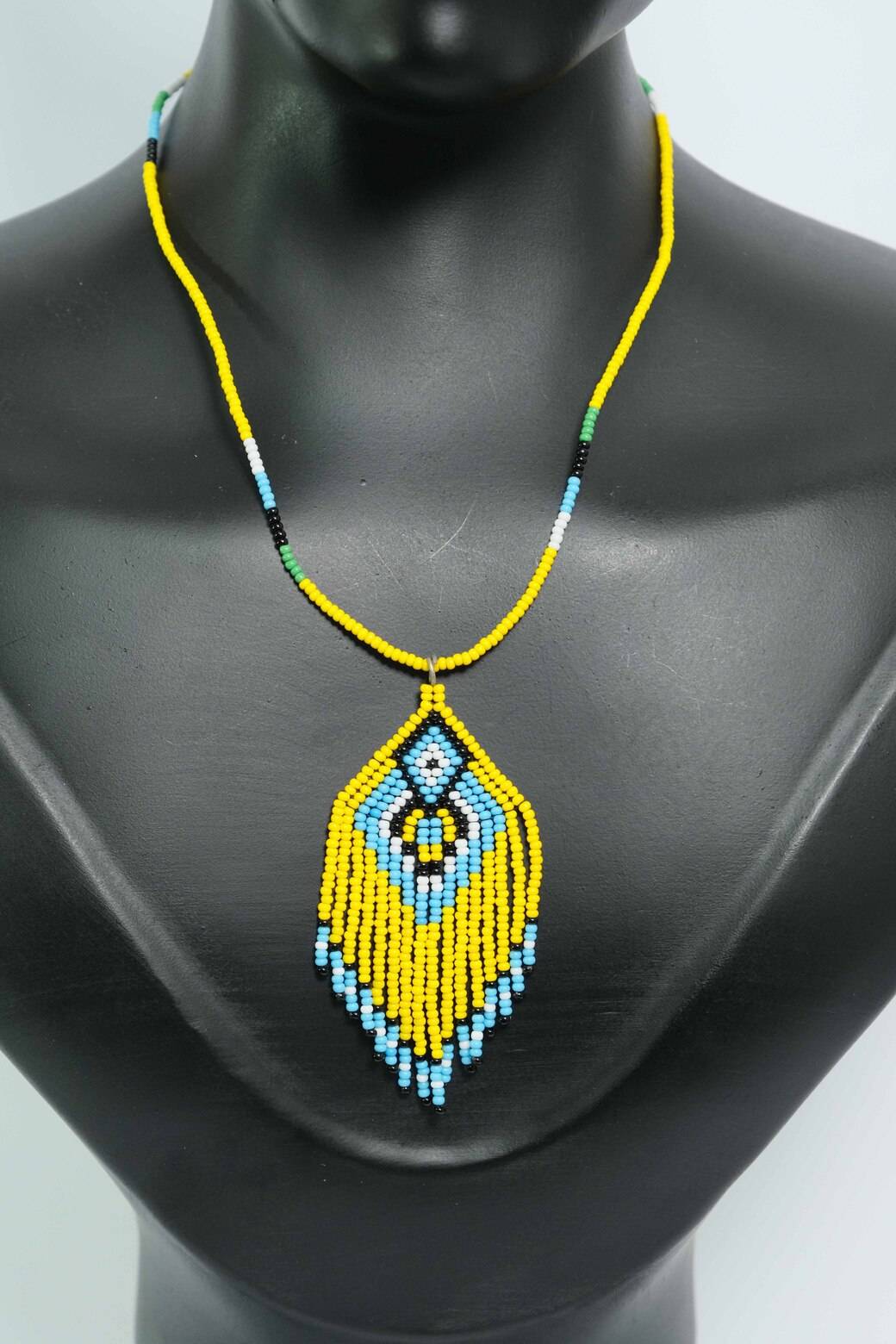 Sunray Guardian Luxe Collar con Flecos en Mostacilla – Dije Artesanal Amarillo y Azul Tipo Ojo Turco, Joyeria PremiumB3-06