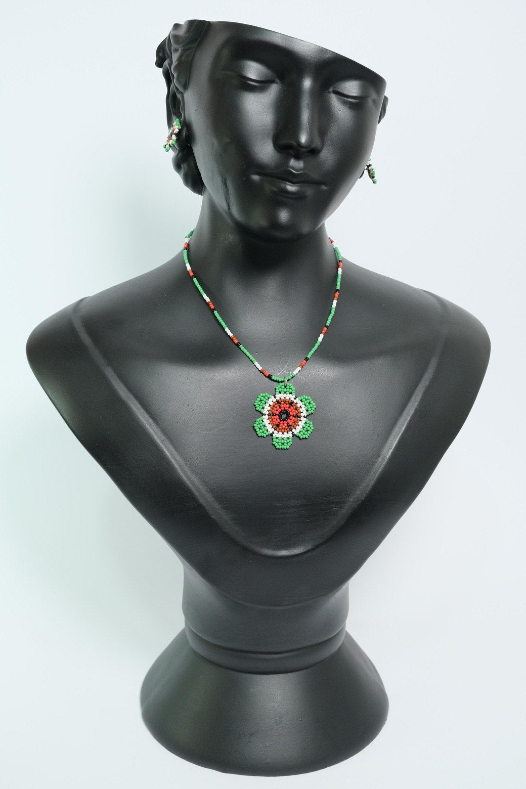Emerald Blossom Luxe™ Collar con Dije de Flor en Mostacilla – Joyeria Artesanal Floral Verde Hecha a Mano PremiumB3-02